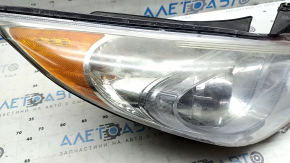 Front right headlight Hyundai Sonata 11-15 hybrid halogen, scratches, faded, crack in mount