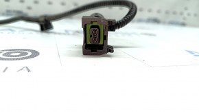 The chip for the ECU block of the BMW X3 F25 15-17 2.0T engine computer is large, black, 33 pins