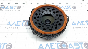 The rear right speaker of Toyota Prius V 16-17 JBL is crushed, the mount is broken