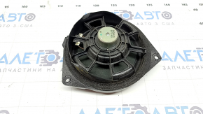 The rear right speaker of Toyota Prius V 16-17 JBL is crushed, the mount is broken