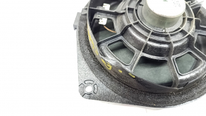 The rear right speaker of Toyota Prius V 16-17 JBL is crushed, the mount is broken