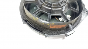 The rear right speaker of Toyota Prius V 16-17 JBL is crushed, the mount is broken