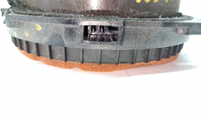 The rear right speaker of Toyota Prius V 16-17 JBL is crushed, the mount is broken