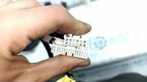 Wiring for the front right door of a Toyota Prius V 12-17 keyless