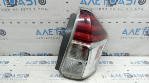 Right headlight Toyota Prius V 15-17 rest, cracked glass