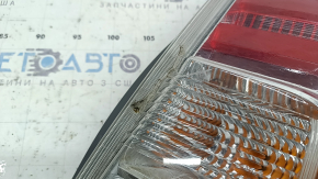 Right headlight Toyota Prius V 15-17 rest, cracked glass
