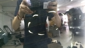 The rear window of the Audi Q8 19-26 trunk door is tinted, covered in soot, there are scratches on the glass, the heating pins are broken, the heating threads are melted