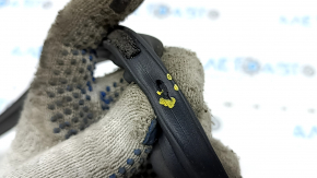 The rear right door seal of the Subaru Forester 19-24 SK is torn off