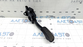 Gas pedal Toyota Prius V 17-17