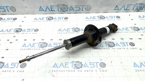 The rear left shock absorber of the Subaru Forester 19-21 SK is rusty