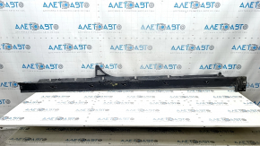 Left threshold protection for Audi Q8 19-26, tears