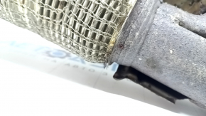 The exhaust pipe with a catalytic converter for a Nissan Murano z52 15-24 is rusty, the studs are sawed off, the mesh is torn, and it is dented