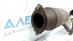 The exhaust pipe with a catalytic converter for a Nissan Murano z52 15-24 is rusty, the studs are sawed off, the mesh is torn, and it is dented