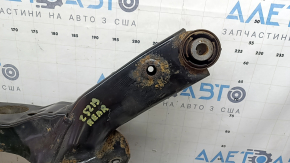 The rear subframe of the Nissan Murano z52 15-24 AWD is rusty, with microcracks in the transmission