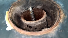 The rear subframe of the Nissan Murano z52 15-24 AWD is rusty, with microcracks in the transmission