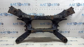 The rear subframe of the Nissan Murano z52 15-24 AWD is rusty, with microcracks in the transmission