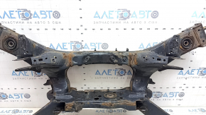 The rear subframe of the Nissan Murano z52 15-24 AWD is rusty, with microcracks in the transmission