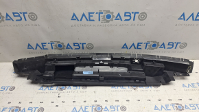 The upper radiator deflector of the Jeep Compass 23-26 2.0T is cracked