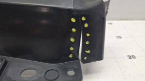 The upper radiator deflector of the Jeep Compass 23-26 2.0T is cracked