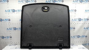 The trunk floor of the Jeep Grand Cherokee WL 22-26 is black, there are scratches on the handle, and a tear
