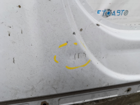The central right body pillar of Volkswagen ID.4 21-23 is sawn off, butt