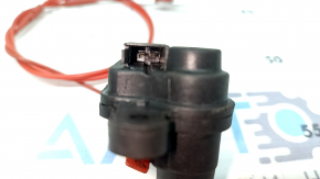 The fuel filler flap lock of the Audi A6 C8 19-20 has a broken mount