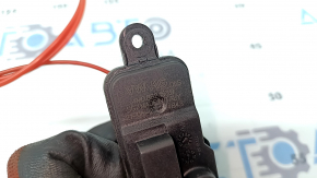 The fuel filler flap lock of the Audi A6 C8 19-20 has a broken mount