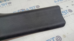Inner rear left door sill trim for Jeep Grand Cherokee WL 22-26, black, scratches, broken fastening, broken guide