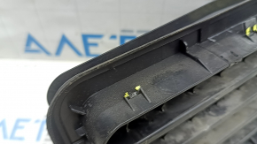 Left ventilation shield Toyota Venza 21-24 broken fasteners