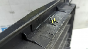 Left ventilation shield Toyota Venza 21-24 broken fasteners