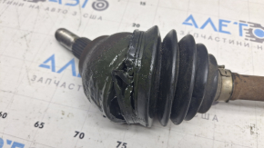 The front left half shaft of a Ford Escape MK3 13-19 1.5T 1.6T 2.5 is rusty, the boot is torn, the CV joint needs to be replaced, the boot needs to be replaced