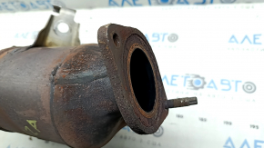 The exhaust manifold with a catalytic converter for Toyota Venza 21-22 is rusty and has no stud