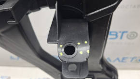 The TV radiator panel of the Audi Q5 8R 09-17 is bent, the fasteners are broken, a fragment is broken off