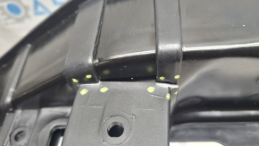 The TV radiator panel of the Audi Q5 8R 09-17 is bent, the fasteners are broken, a fragment is broken off