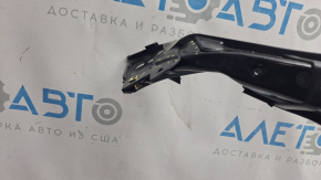 The TV radiator panel of the Audi Q5 8R 09-17 is bent, the fasteners are broken, a fragment is broken off