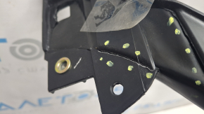 The TV radiator panel of the Audi Q5 8R 09-17 is bent, the fasteners are broken, a fragment is broken off