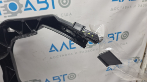 The TV radiator panel of the Audi Q5 8R 09-17 is bent, the fasteners are broken, a fragment is broken off