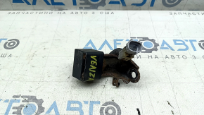 Toyota Venza 21 condenser - rusty bracket