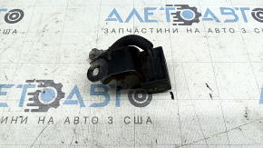 Toyota Venza 21 condenser - rusty bracket