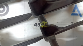 Radiator grill Ford Escape MK4 23-26 structure, with emblem, cracks on the grill