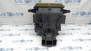 The bare heater housing of the Jeep Grand Cherokee WL 22-26 air conditioner for 3 zones, the mount is broken