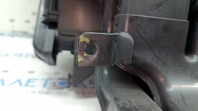 The bare heater housing of the Jeep Grand Cherokee WL 22-26 air conditioner for 3 zones, the mount is broken