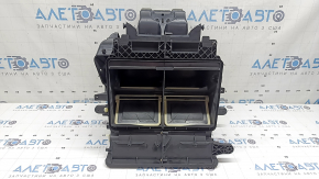 The bare heater housing of the Jeep Grand Cherokee WL 22-26 air conditioner for 3 zones, the mount is broken