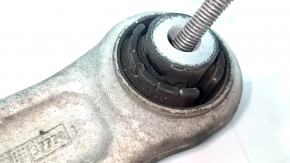 The lower front left control arm of the Audi A5 F5 18-25 is torn