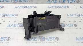 The fuse box housing of the underhood middle part of the Subaru Forester 25-26 has a broken mount