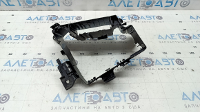 The fuse box housing of the underhood middle part of the Subaru Forester 25-26 has a broken mount