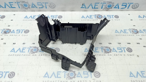 The fuse box housing of the underhood middle part of the Subaru Forester 25-26 has a broken mount