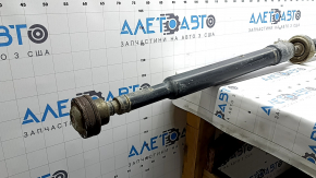 The propeller shaft of the Jeep Cherokee KL 14-23 is corroded, the boot is torn