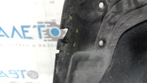 The rear left fender liner of Mercedes W167 GLE 20-26 is torn