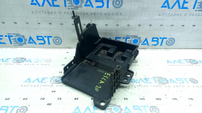 Ford Escape MK4 20-26 battery tray, broken mount